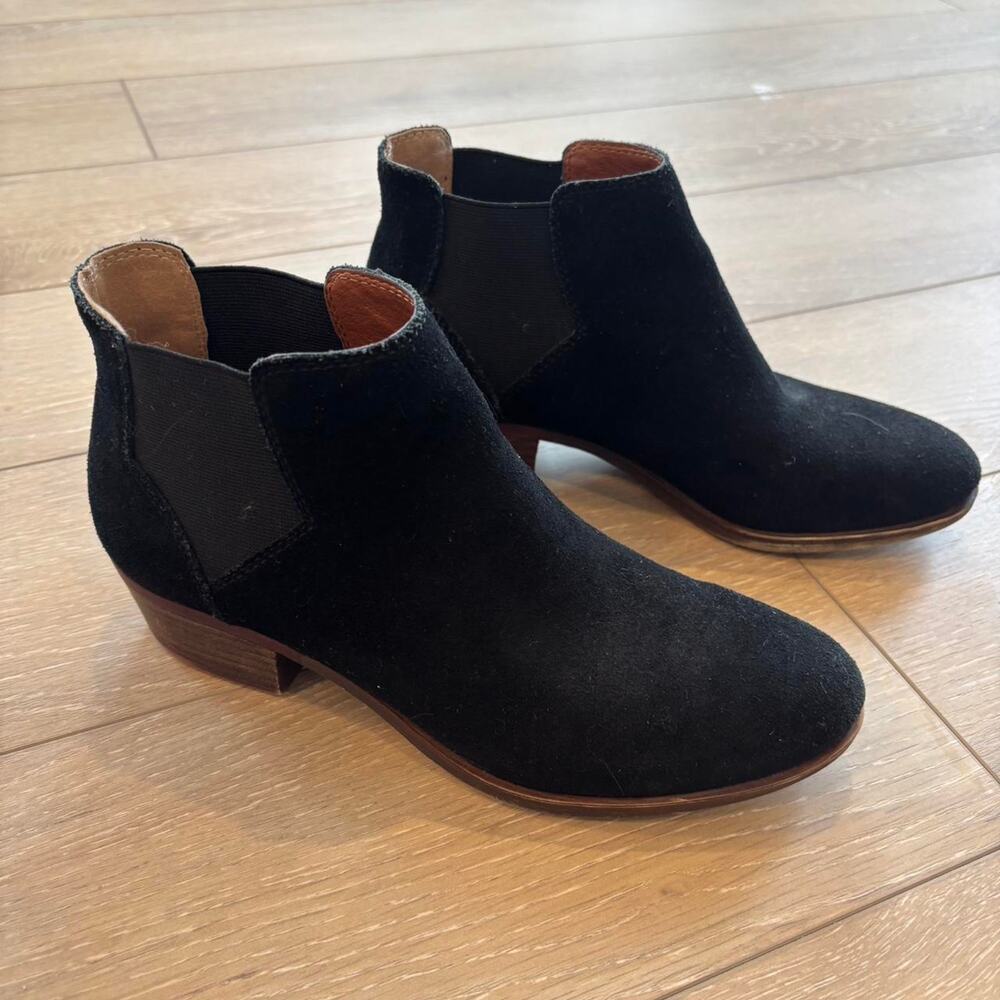 The Lucky Brand Black Leather Upper Suede Bellamy Chelsea Boot in size 6.5